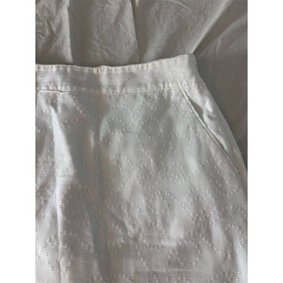 The Limited Women's White Eyelet Embroidered Mini Skirt Size 9 - Picture 4 of 9
